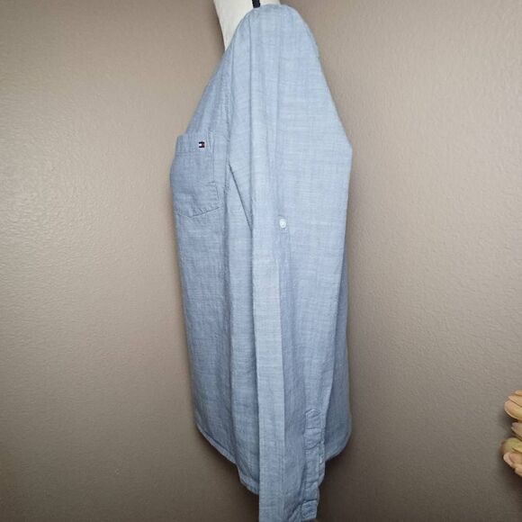Tommy Hilfiger Blue Chambray Half Button Tab Sleeve Top Womens Size L - Picture 2 of 7